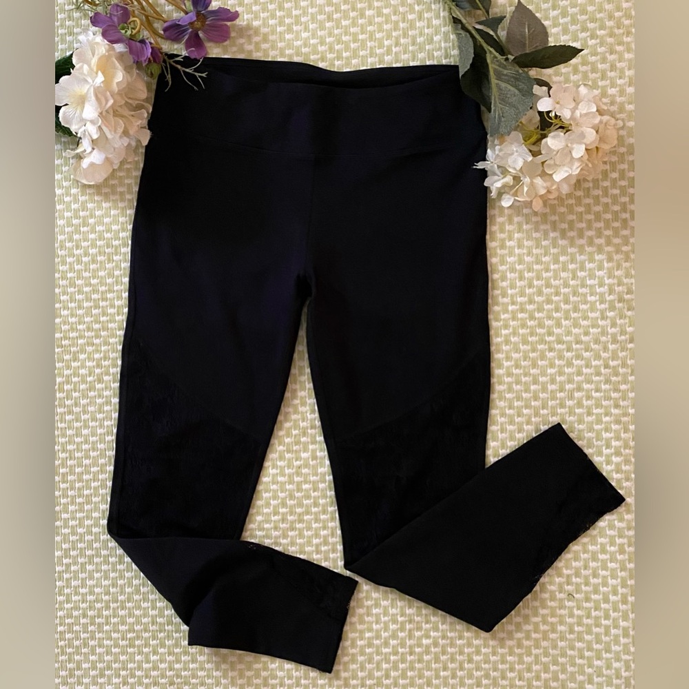 🦋Fabletics Women’s Athletic Leggings🦋